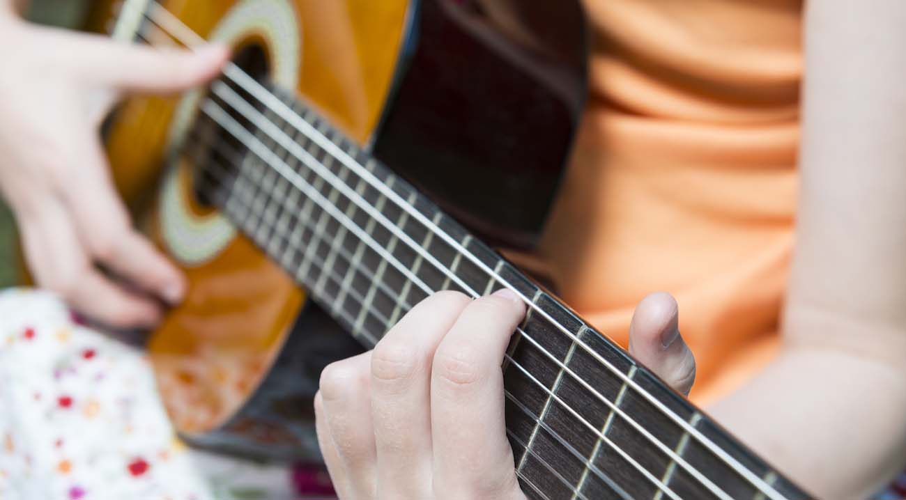 Choosing and Playing your First Guitar